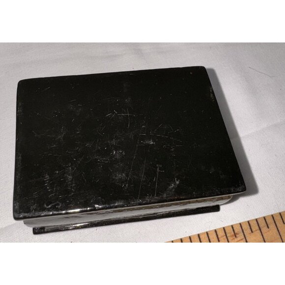 Hand-Painted Russian Lacquer Box With Red Interior & Hinged Lid - Picture 7 of 7